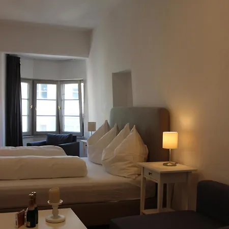 Little Center Golden Roof Apartment
