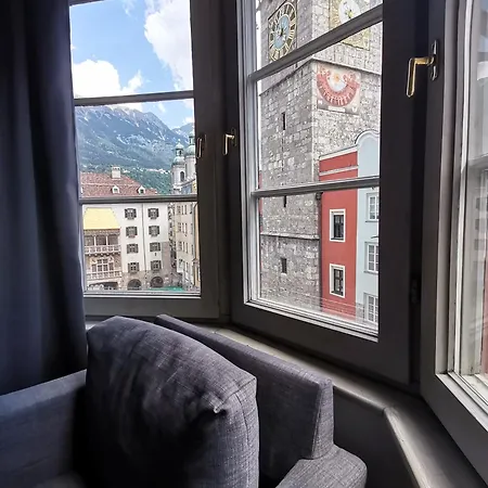 Little Center Golden Roof Apartment
