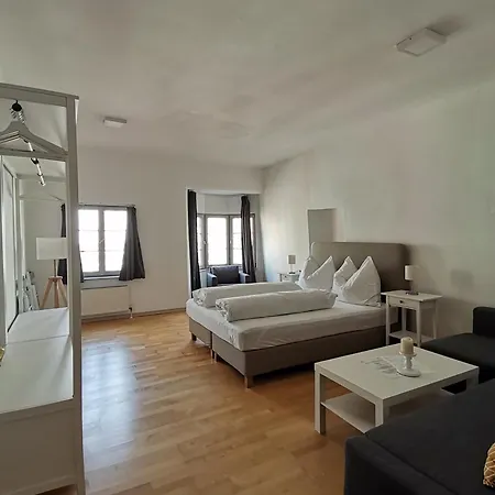 Little Center Golden Roof Apartment