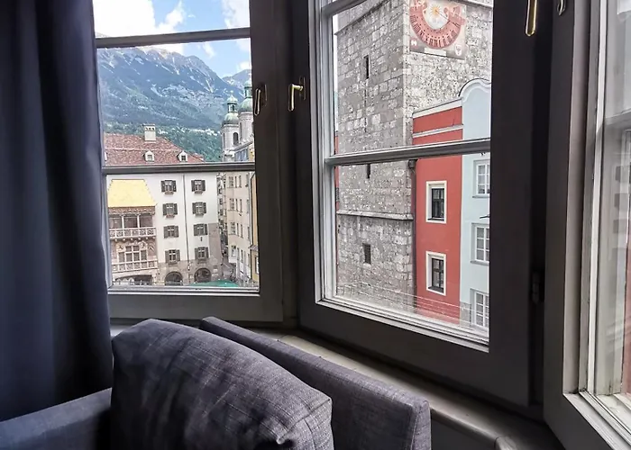 Little Center Golden Roof 12 Daire