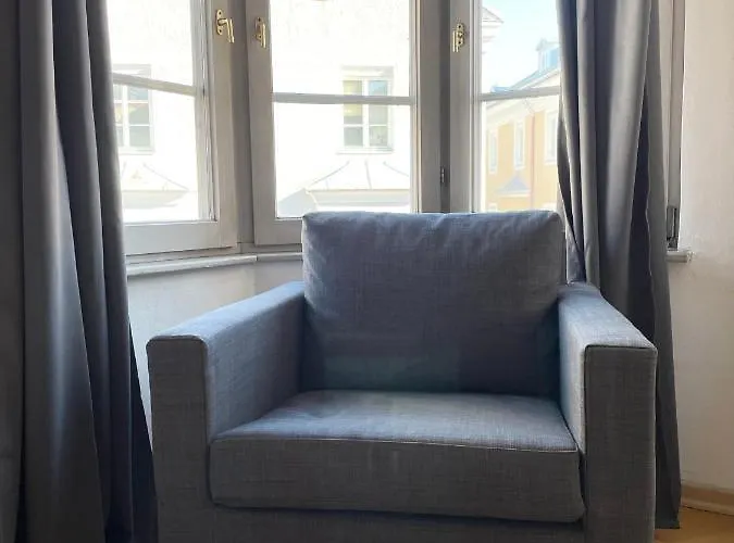 Little Center Golden Roof 12 *